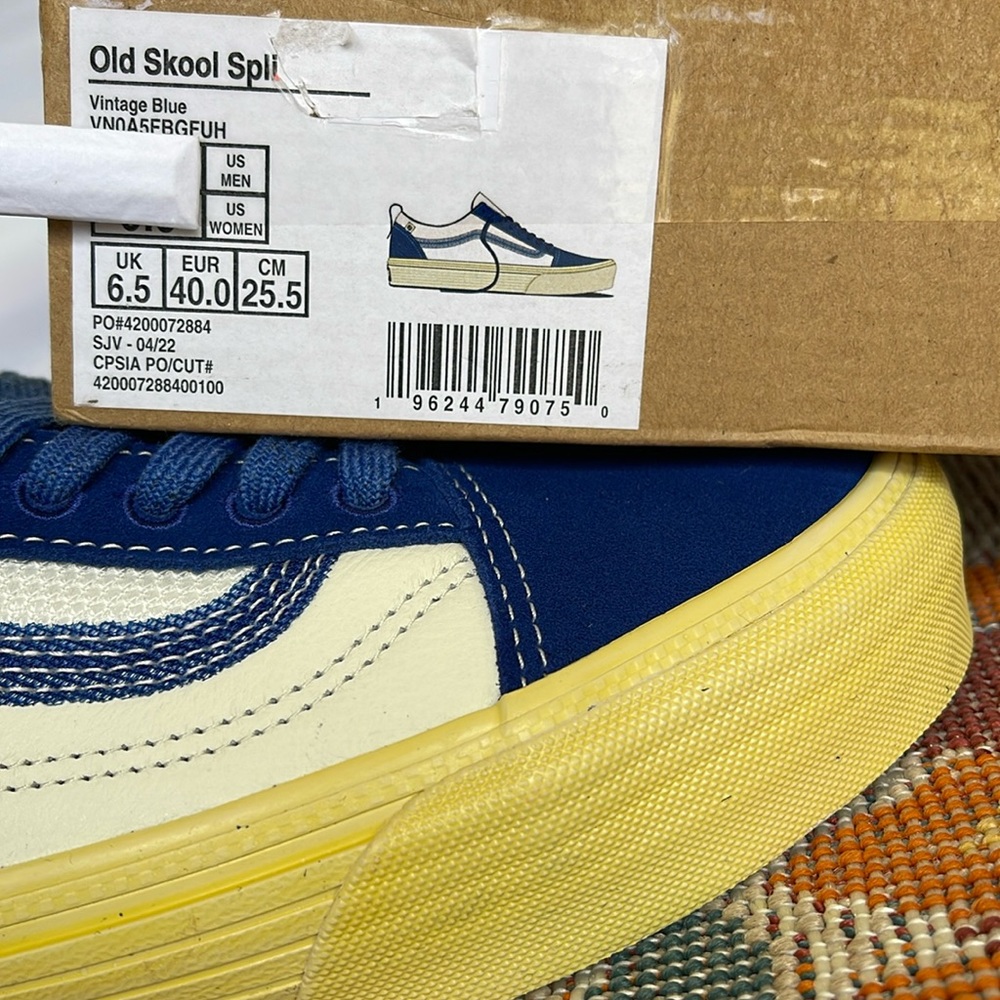 Vans WMNS Old Skool Split
Vintage Blue
VN0A5FBGFUH
Sneakers - Picture 16 of 16